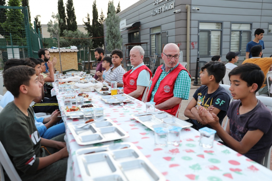 WEFA’dan Suriyeli öğrencilere iftar ve sahur ikramı